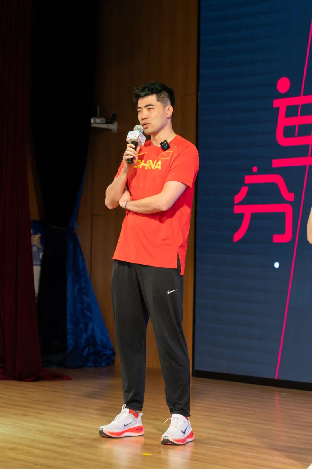 美记：只要詹姆斯确定下家，布朗尼也会被交易或者裁员